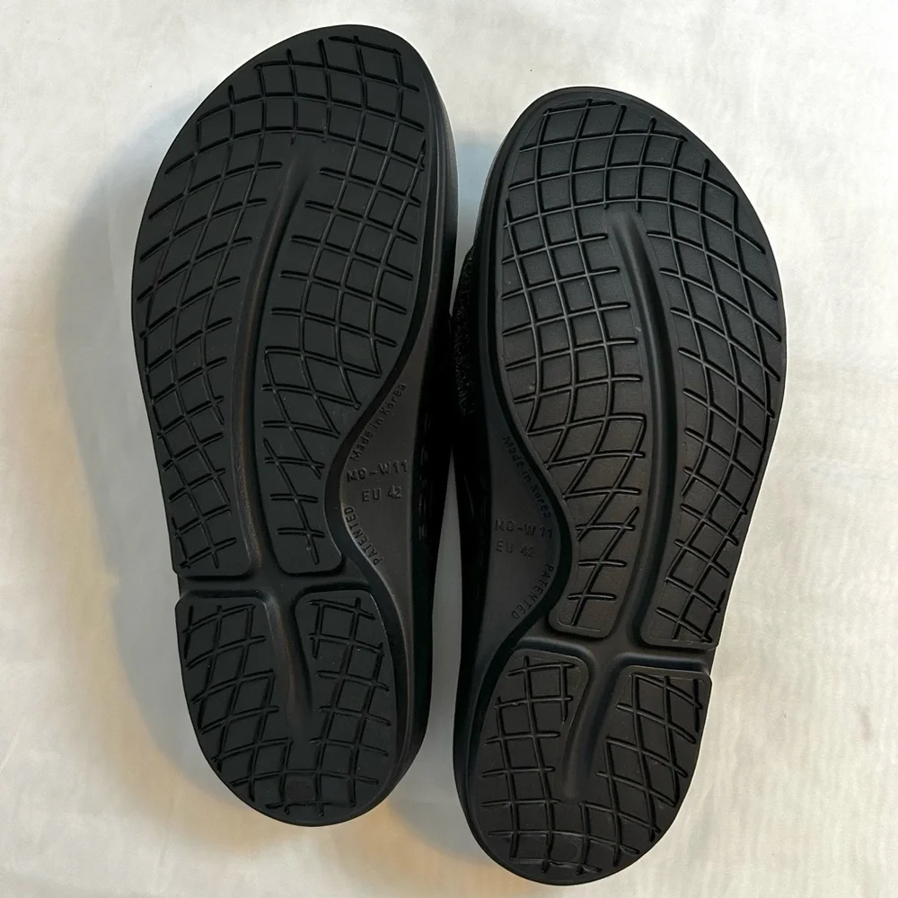 New Oofos MEN'S OORIGINAL Flip Flop Style SANDALs - BLACK / Size US 9 / EU 42